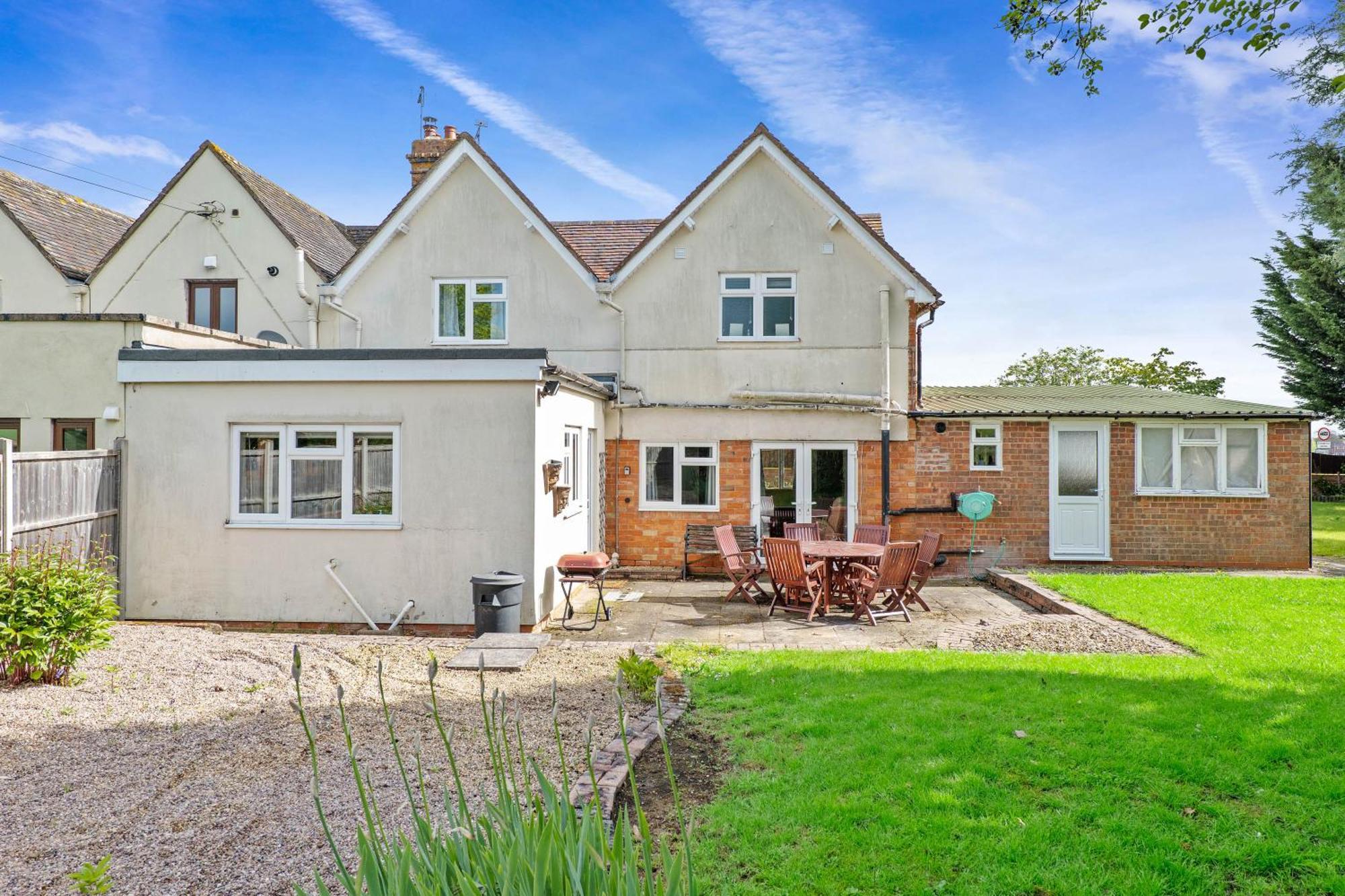 Wheelbarrow Cottage Bengeworth Номер фото